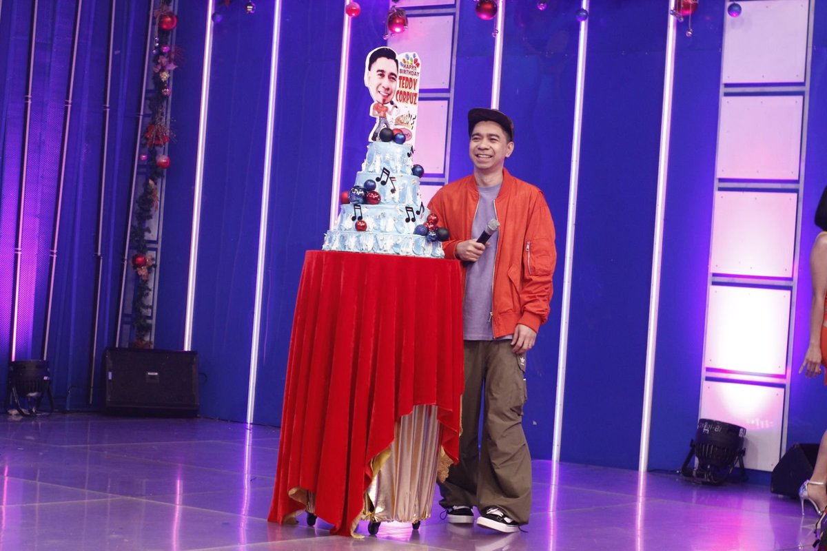 itsShowtimeNa's tweet image. Happy Birthday Kuys Teddy! #ShowtimeEspeciallyForYou