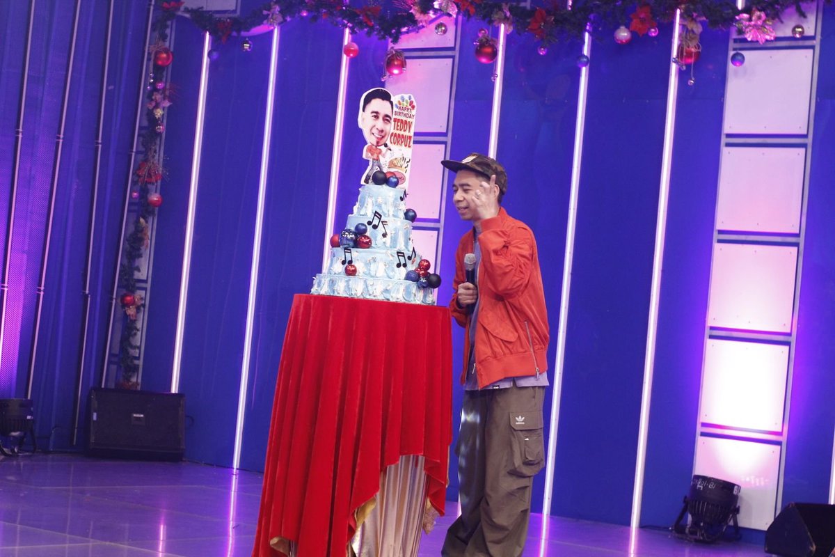 itsShowtimeNa's tweet image. Happy Birthday Kuys Teddy! #ShowtimeEspeciallyForYou