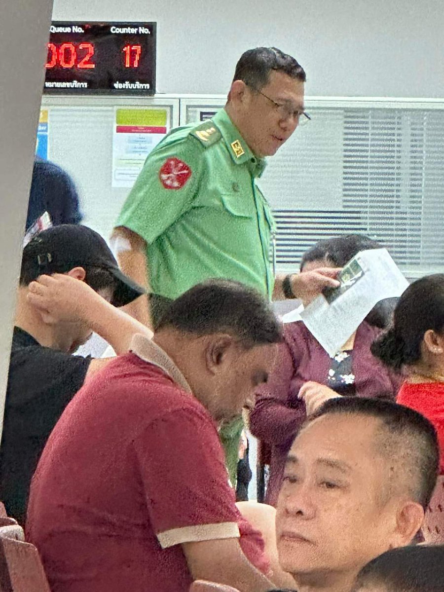 One of the junta Colonels who from high rank training school came to Thai Immigration Div1 to make Elite Visa,many expensive visa for him. Similarly,the other junta officers and families are making to get Elite Visa. KTM
 #WarCrimesOfJunta
#2023Dec4Coup
#WhatsHappeningInMyanmar