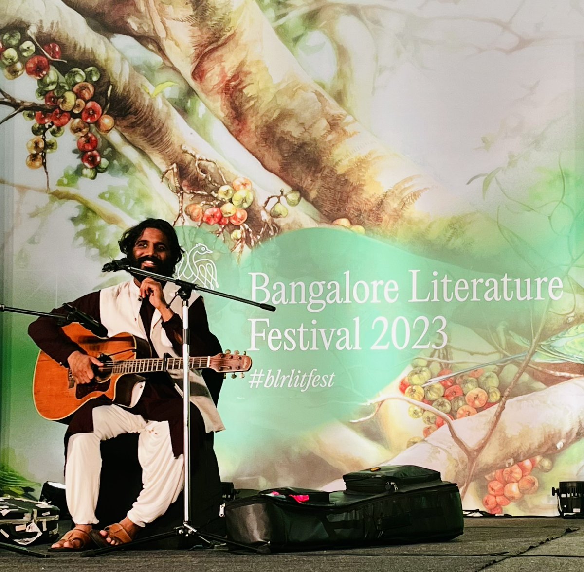 The man, the myth, the <a href="/Kavishseth_/">Kavish Seth</a> ✨ at <a href="/BlrLitFest/">Bangalore Lit Fest</a>