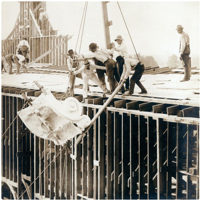 Politics Is Masonic Theater: 🍞 & 🎪 tweet media