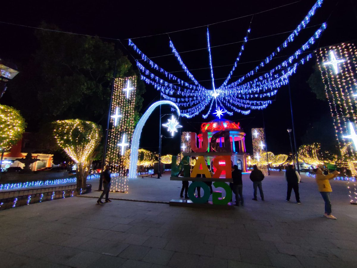 Si usted no pudo ir a la inauguración del #AlumbradoNavideño.

 ¡Vaya mañana! 

Porque ahora si, como diría <a href="/josejoseantonio/">Toño Ochoa</a>: 

¡Chulada de Alumbrado Navideño! 

¡Quedó Perro! 👍