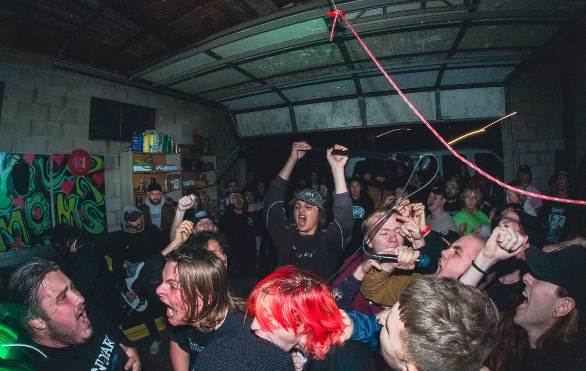 Absolved_hc's tweet image. Few weeks ago at YMH. House shows will always have a special place in our hearts.