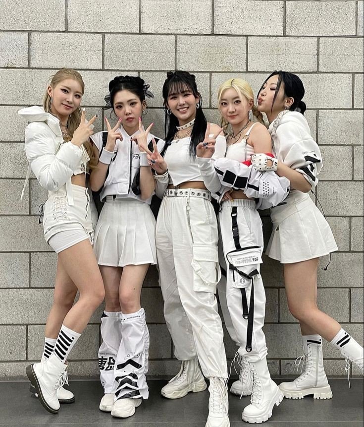 Jukroluvie's tweet photo. 👑Conheça o Craxy e vire Stan de Poderosas 👑 a thread https://t.co/G98ySO1fnR
