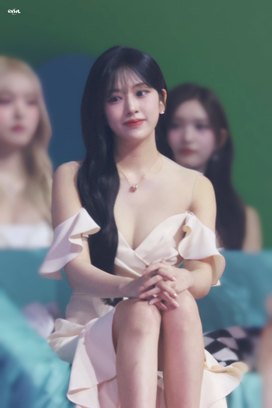 an yujin pics on X: AN YUJIN 😳 ?!?!? t.cozTfq4c48od  X