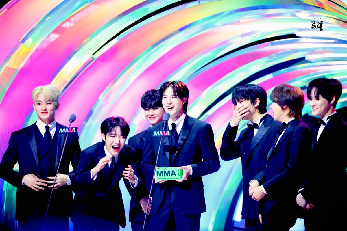 mieleftheriaa's tweet photo. an article about jeno's speech & a fan kyuu!

"nct dream's deep appreciation for their fans, as they willingly break from formalities to engage in fun and memorable interactions. The group's willingness to connect with their audience on a personal level, even during significant moments like award ceremonies, reinforces the special bond they share with their dedicated fanbase" 

dream & dreamzens won💙🤍

https://t.co/Ok4jbxFXED