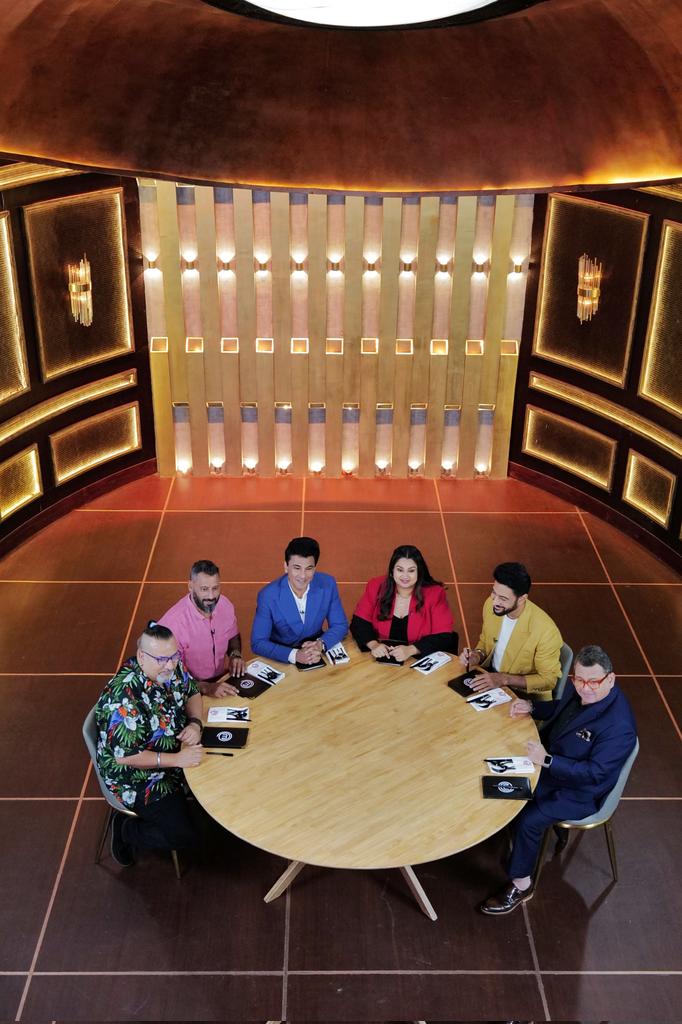 ranveerbrar's tweet photo. Finale week is on! Roundin' it up with... Bataao kaun? 😎
.
.
.
#finaleweek #masterchefindia #newseason #mastercheffinale https://t.co/086cTtTtGV