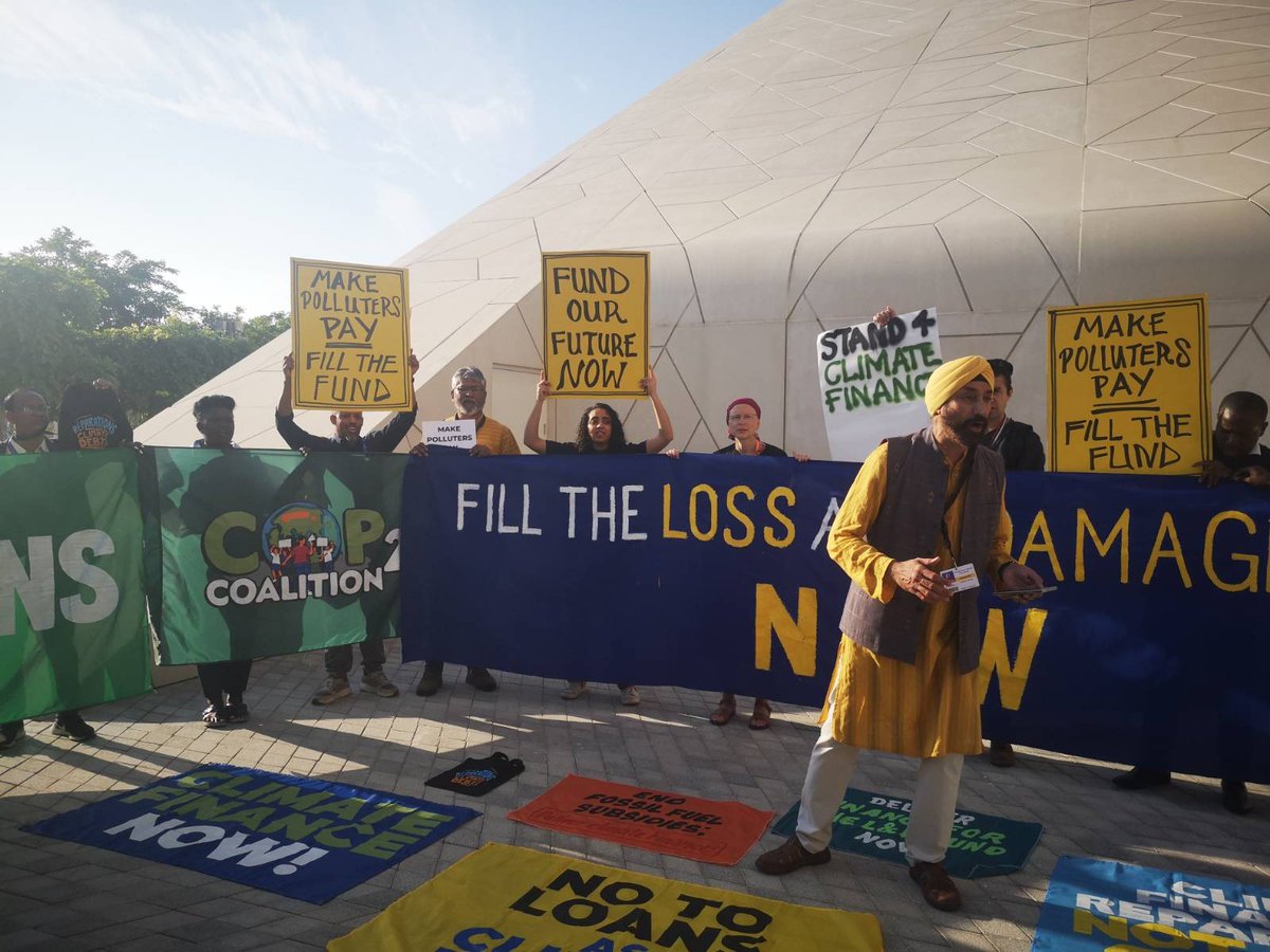 CANIntl's tweet photo. ⚡ HAPPENING NOW — Civil society at #COP28 is calling on rich nations to #FillTheFund on #LossAndDamage. 
 
🧵below to follow live: https://t.co/TfOnhIWzAZ