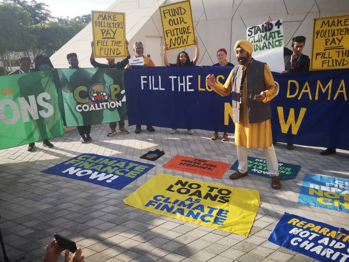 CANIntl's tweet photo. ⚡ HAPPENING NOW — Civil society at #COP28 is calling on rich nations to #FillTheFund on #LossAndDamage. 
 
🧵below to follow live: https://t.co/TfOnhIWzAZ