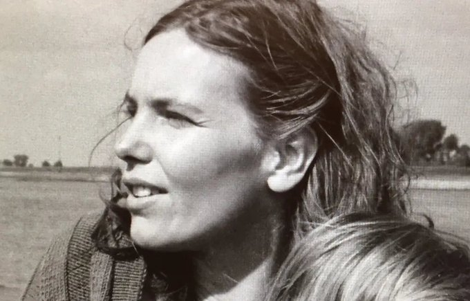 AidaBSanchez's tweet photo. La historia de #ColourGreen y de su autora que decidió apostar por una vida ordinaria de seguridades y dulce compañía en lugar de jugársela a la carta del éxito"
#SibylleBaier: un tesoro escondido en el tiempo https://t.co/OuPkWUkahI @FidelOltra en @lecturass https://t.co/Ubxi81S3et