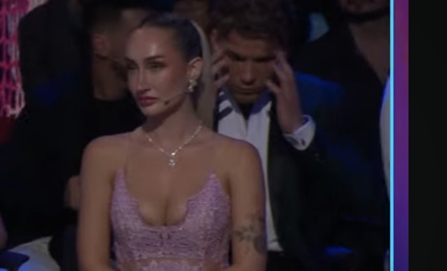 danyown's tweet image. Iba a escribir una reflexión enorme de todo el bullying q sufrió Cony en estos meses y el cómo la llevaron al límite de manera grotesca con tal de subir el rating (es el reality más malo que he visto dps de Resistiré),pero mejor me quedo con esta foto👋🏼💋 soporta #GranConstanza