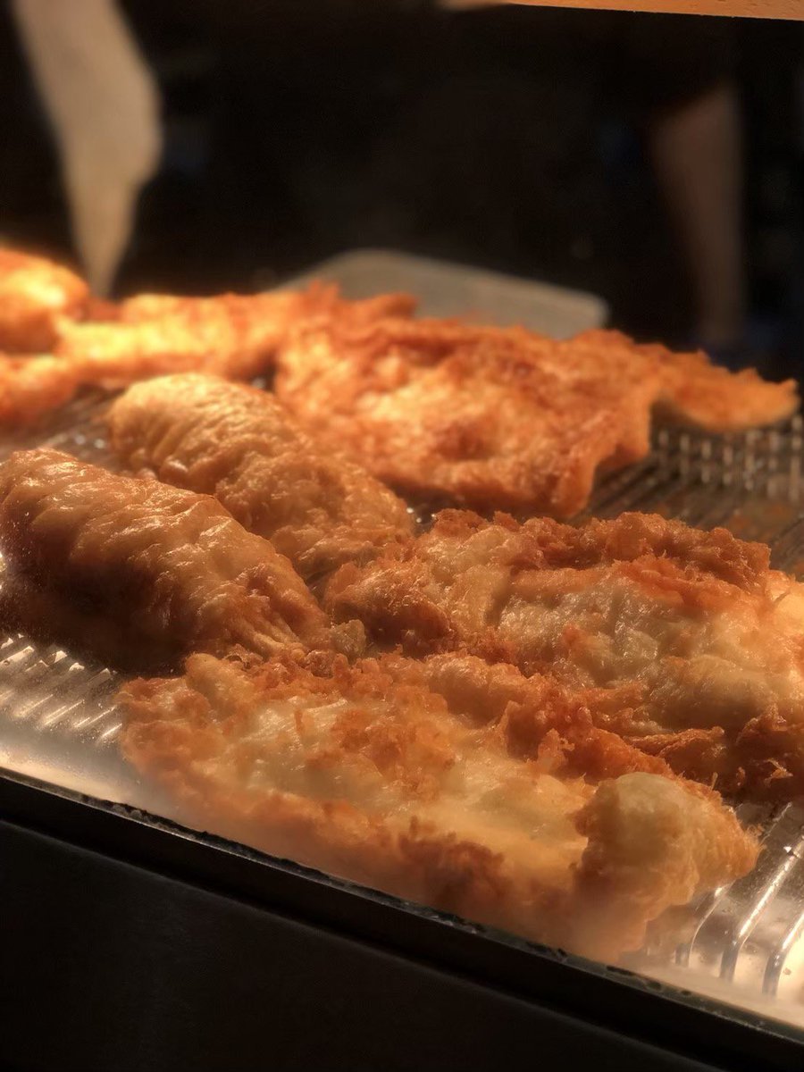 cafe_premier's tweet photo. イギリスで食べるもの: Fish and chips, Kebab, Haggis and Cornish pasties! そしてお味噌汁持っていくの忘れない！ https://t.co/9HKRJ7SGkP