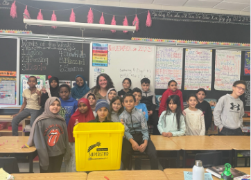 🏆 Congrats to Ms. Simoni's class for winning the <a href="/ewswa/">EWSWA</a> SUPERSTAR Gold Recycle Bin! ♻️🥇 Your dedication to recycling rocks! Keep up the fantastic work! 🌍 #RecycleChamps #EnvironmentalSuperstars <a href="/BegleyBroncos1/">F.W. Begley School</a> <a href="/gecdsbpro/">GECDSB PR</a>