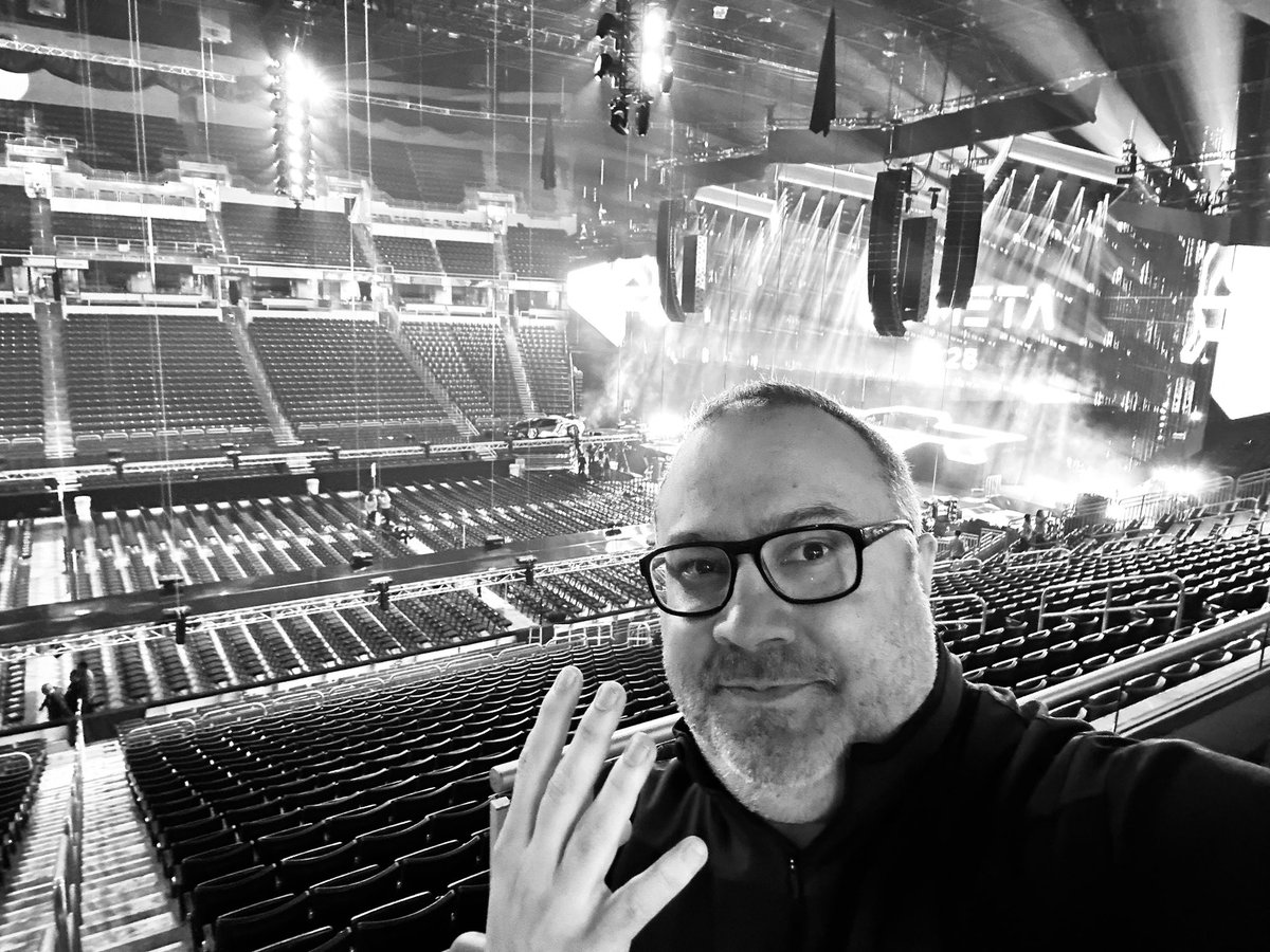 Four days of fun with all the concertgoers, Daddy Yankee fans from all over the world and, of course, the #cholifans ¡Gracias! Mission Accomplished! 😎

#djphredlive #djphredfans #daddyyankee #lameta #preconcert #concert #coliseopr #elcholiseo #theend #estoymuerto #puertorico