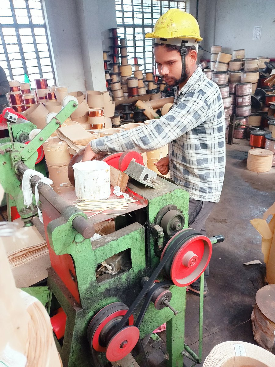 pk_uppcl's tweet photo. T/f repairing At workshop Rajapur chitrakoot @dvvnlhq @ee_ewd @DVVNL_EE_jhansi https://t.co/ctwMlnAIvR