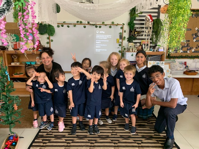 MCMPrePrep's tweet photo. #MCMShell Business Studies pupils @MCMSeniorSchool reading their original stories about choices to Pre Prep pupils. #fun #storytime https://t.co/lL4erhVZzy