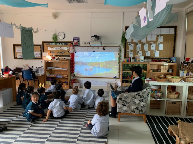 MCMPrePrep's tweet photo. #MCMShell Business Studies pupils @MCMSeniorSchool reading their original stories about choices to Pre Prep pupils. #fun #storytime https://t.co/lL4erhVZzy