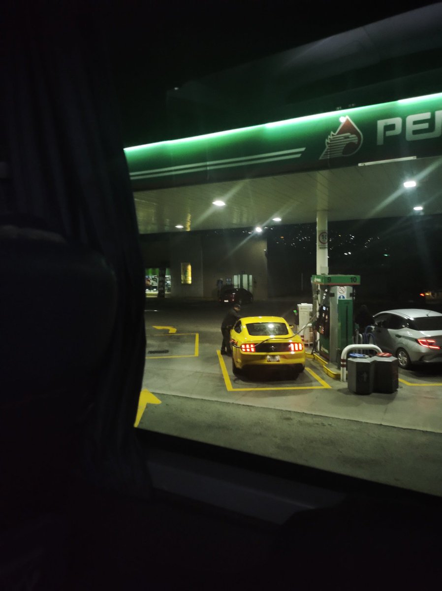 kikepan777's tweet photo. @FuturaSelect Esperando al chófer que bajó a cambiar un billete para darle cambio al borracho que subió a mitad de viaje https://t.co/cbxJLKxfnz