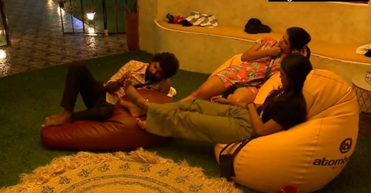 ungalsanam's tweet photo. The lengths he will go to impress #Pooya!
He let down the only person who actually respected & encouraged him to stand for himself - #Ananya!
#gobackVikram #backbitermax
#BiggBossTamilSeason7 #BiggBossTamil7 https://t.co/c6gYwIhk4e