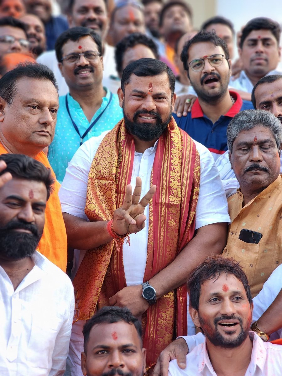 HinduJagrutiOrg's tweet photo. The Tiger continues to rule the hearts of people!
The Hindu Janajagruti Samiti extends its heartfelt wishes to @TigerRajaSingh on securing the Goshamahal seat. His staunch commitment to the Hindu cause shows that one can be a practicing Hindu and an ideal people's representative too.