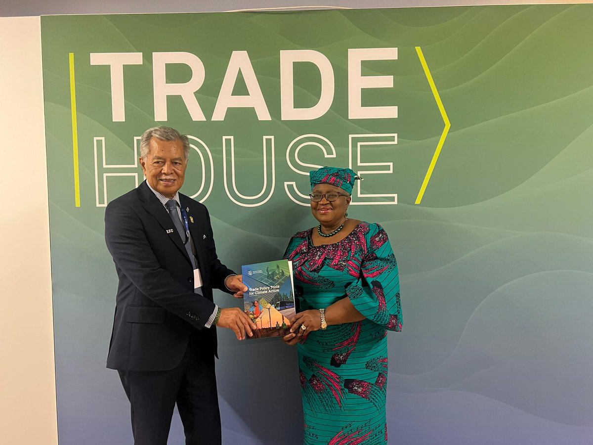 A pleasure to welcome Secretary General of the Pacific Islands Forum Secretariat @ForumSEC Henry Puna and his delegation to Trade House at COP28. I want to thank them for their brilliant advocacy for the world to accelerate action towards net zero. For them, it’s an existential…