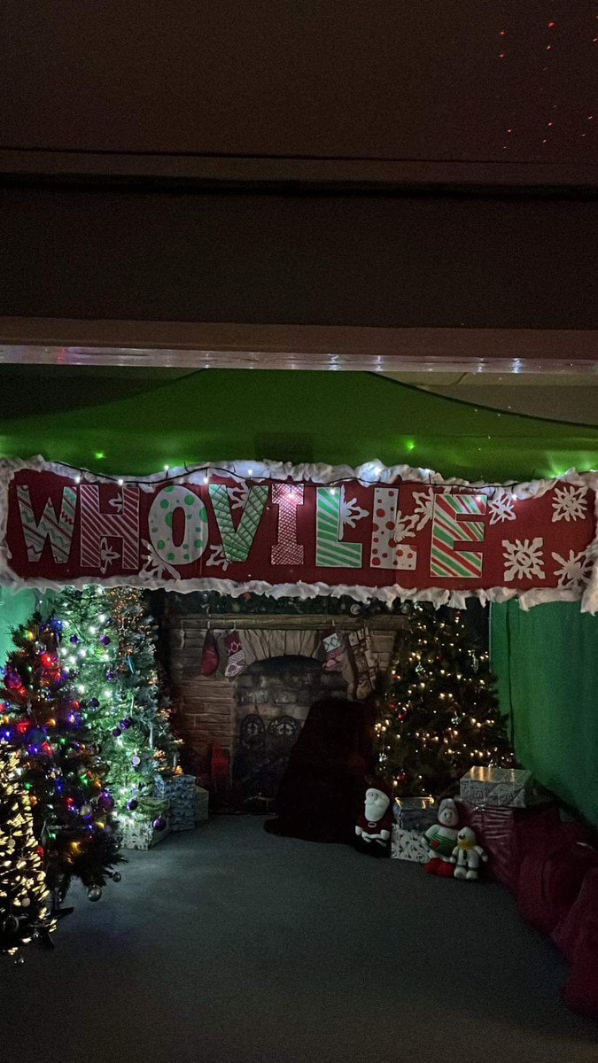 stanwellevents's tweet photo. 🌟 Embracing the Spirit of Giving this Holiday Season! 🌟 Over 200 gift bags, warm hot chocolate, and a magical Snowglobe have filled our community with joy. Thanks to our  partners #Surplustosupper #Stripeystork #Aramark #bp #McDonalds https://t.co/9aAVqrGxW6