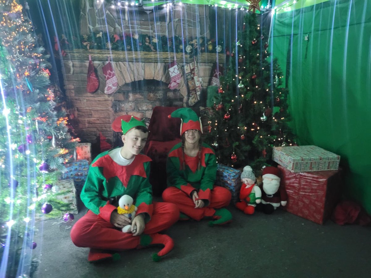 stanwellevents's tweet photo. 🌟 Embracing the Spirit of Giving this Holiday Season! 🌟 Over 200 gift bags, warm hot chocolate, and a magical Snowglobe have filled our community with joy. Thanks to our  partners #Surplustosupper #Stripeystork #Aramark #bp #McDonalds https://t.co/9aAVqrGxW6
