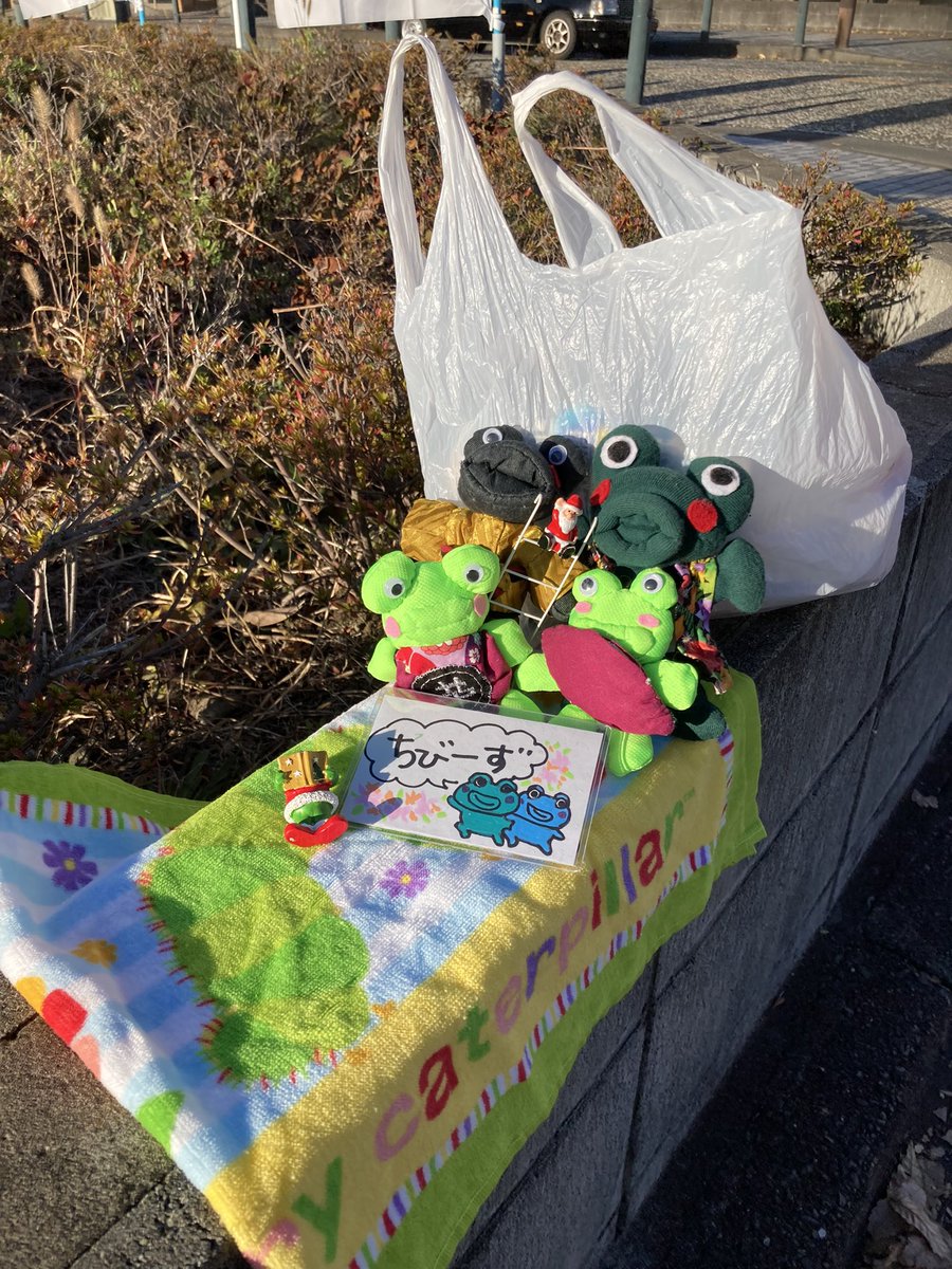 momozou_yasai's tweet photo. #海族 タバコの箱やらペットボトルはおなじみだけど、意外と見かけるのがヤクルトの空容器 何個かくっついて売ってるよね?ひとつ取り出して飲んでポイしてくのか?🤔 #相模原市 の #noconoco さんで #スプラトゥーン の交流会があるらしい。チラシを見る限り子どもが企画したのかな?😊ルールに書かれてる言葉が微笑ましい。楽しく交流会できるといいね。 noconocoさんは、和紙とアロマの小さな素敵なお店なんだよ〜🐸✨ #ぬいぐるみの時間