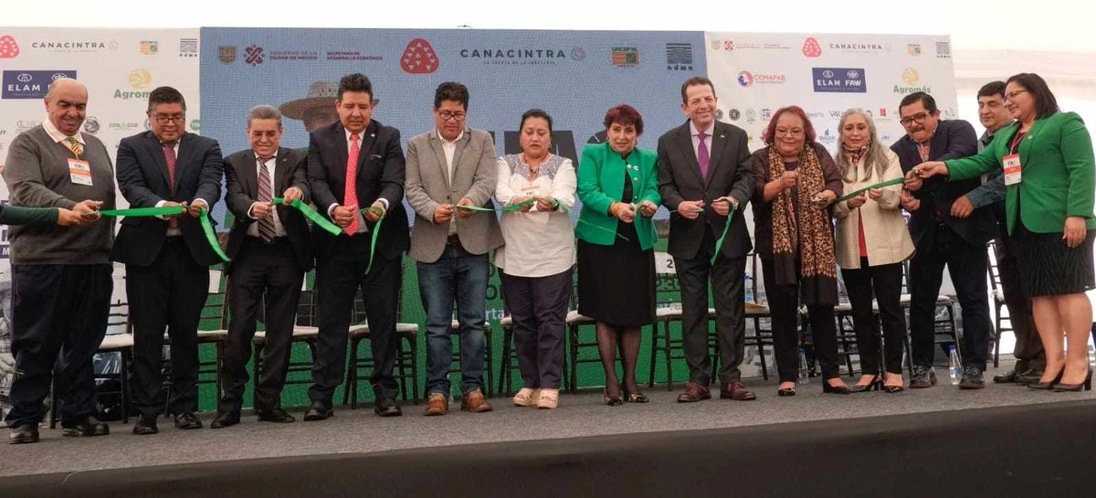 EvidenciaLa's tweet photo. Cerca de 20 países muestran intereses en productos #agropecuarios y #agroindustriales de 🇲🇽 2do Foro Internacional Agroindustrial #FIA2 @CANACINTRAMex @SedecoCDMX @CdeAbastoCDMX
@martinespinosa @mfloresarellano @Nakachi_Mx
https://t.co/W2zwQwXW46 a través de @EvidenciaLa https://t.co/SmYlVhA6EC