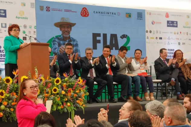 EvidenciaLa's tweet photo. Cerca de 20 países muestran intereses en productos #agropecuarios y #agroindustriales de 🇲🇽 2do Foro Internacional Agroindustrial #FIA2 @CANACINTRAMex @SedecoCDMX @CdeAbastoCDMX
@martinespinosa @mfloresarellano @Nakachi_Mx
https://t.co/W2zwQwXW46 a través de @EvidenciaLa https://t.co/SmYlVhA6EC