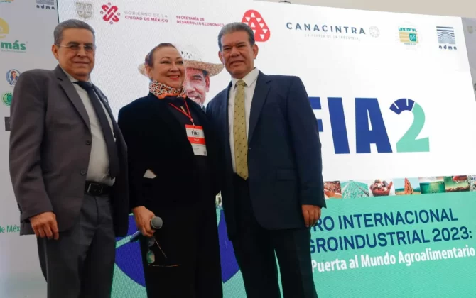 EvidenciaLa's tweet photo. Cerca de 20 países muestran intereses en productos #agropecuarios y #agroindustriales de 🇲🇽 2do Foro Internacional Agroindustrial #FIA2 @CANACINTRAMex @SedecoCDMX @CdeAbastoCDMX
@martinespinosa @mfloresarellano @Nakachi_Mx
https://t.co/W2zwQwXW46 a través de @EvidenciaLa https://t.co/SmYlVhA6EC