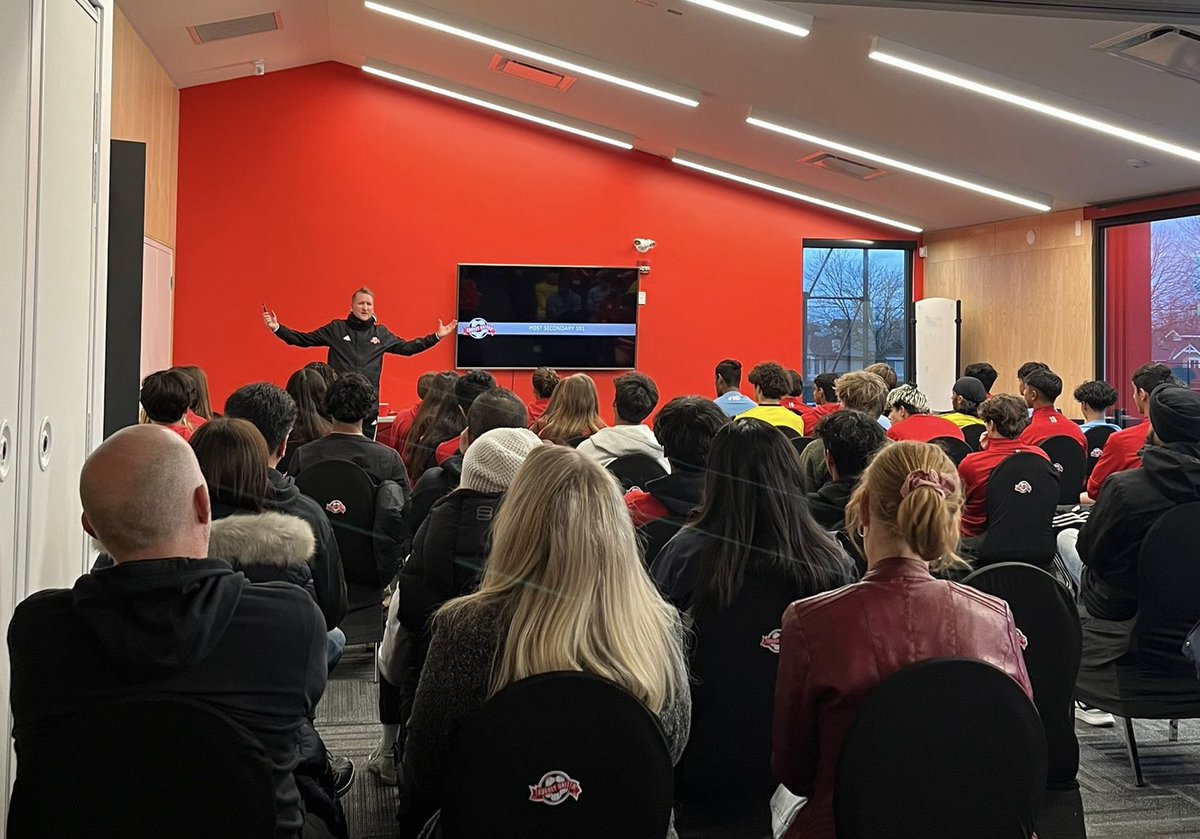 Session #1 in our Post Secondary 101 Workshop series presented by SUSC Club Technical Director, Troye Flannery. 

Exciting pathways await Surrey United soccer players! ⚽️🎓 #SurreyUnitedSC #SoccerEducation #WorkshopSuccess #MoreThanaSoccerClub