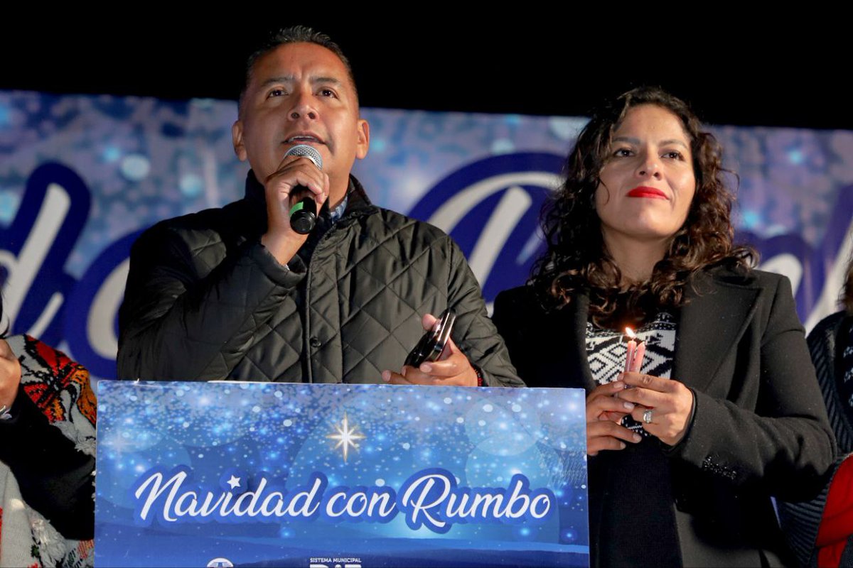 SnAndresOficial's tweet photo. El edil @EdmundoTlatehui y la presidenta del Sistema @DIFSnAndres, @LupitaCuautleT, encendieron el árbol de Navidad en el Parque Intermunicipal, e inauguraron la villa navideña y sus atractivos que estarán hasta el 7 de enero. 

#ContigoHacemosFuturo #JuntosCambiandoElRumbo https://t.co/DikkMYjdWu