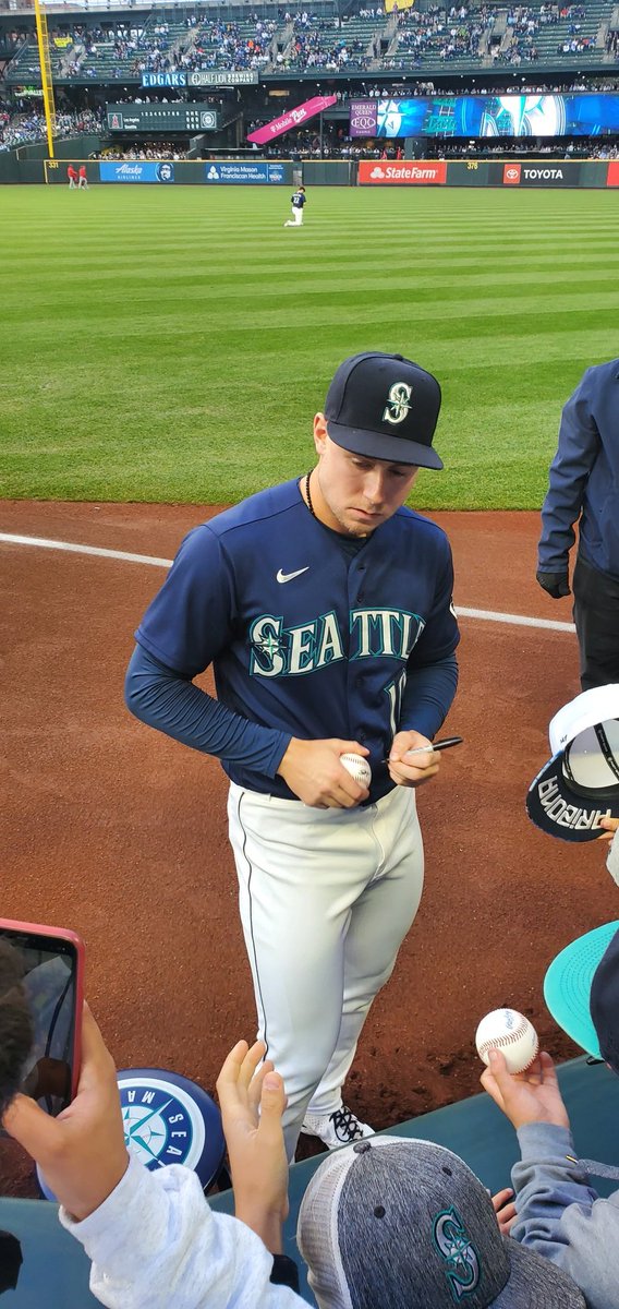 15 minutes before the anthem of the most important game of the '21 season, JK was signing probably 20 balls and cards for kids. Baseball is hard, life is a struggle, but he has done it all w/as much class as any could ask. Best of luck in the future.