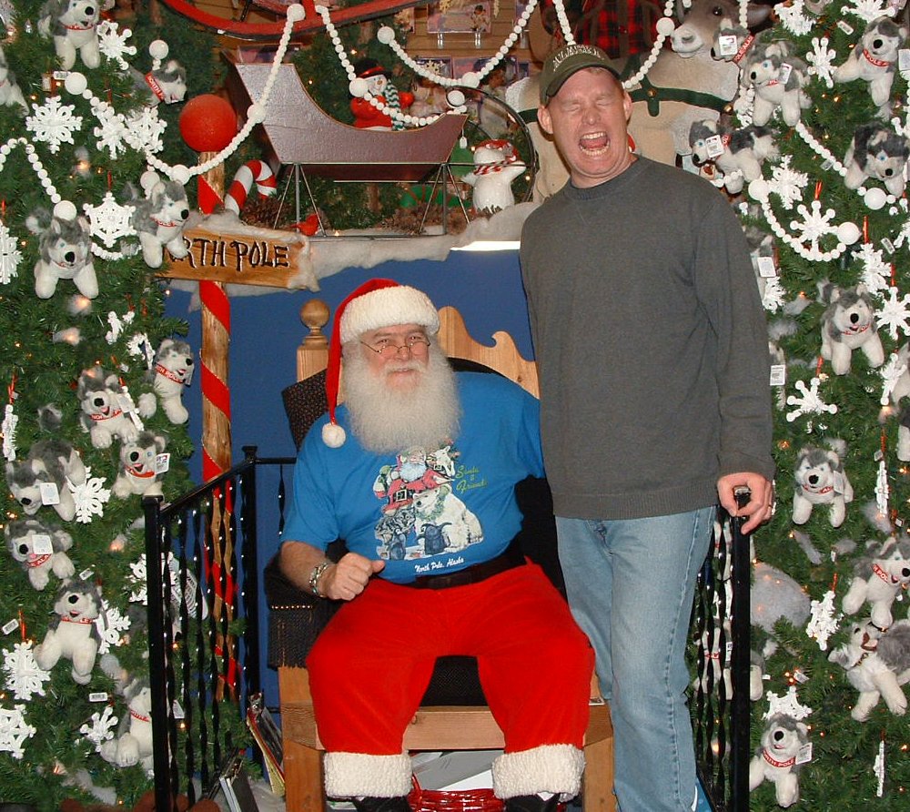 North Pole, Alaska (August 2003): Santa in summer mode sporting cool t-shirt and totally chill about yet another #GenX grownup comically revisiting some shopping mall holiday trauma. #Santa #SantaClaus #santaphotos #GenXMas #NorthPole #Alaska #Xmas #Xmas2023 #holidaytrauma