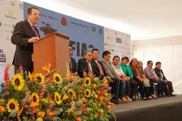 EvidenciaLa's tweet photo. #México si busca la autosuficiencia #alimentaria 2do Foro Internacional Agroindustrial #FIA2 @CANACINTRAMex @SedecoCDMX @CdeAbastoCDMX
@martinespinosa @mfloresarellano @corpo_varela @Nakachi_Mx @jvgilescas
https://t.co/HpCnUxnQTA a través de @EvidenciaLa https://t.co/d0umTu9vYm