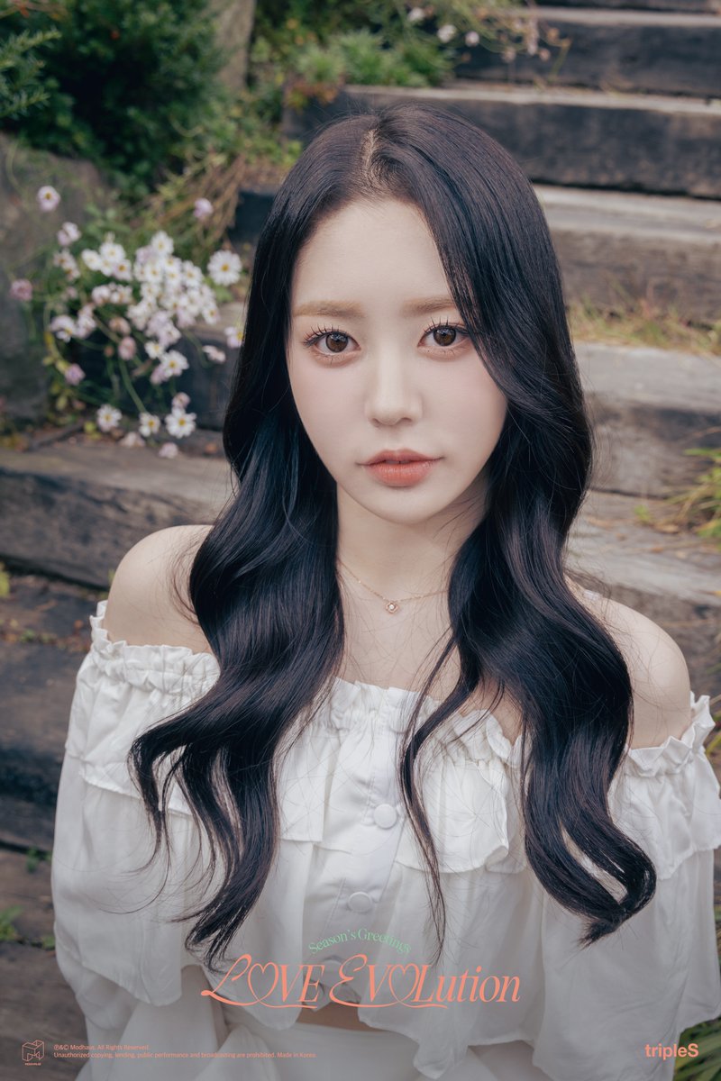 tripleS 2024 SEASON'S GREETINGS [LOVE EVOLution] Preview Image