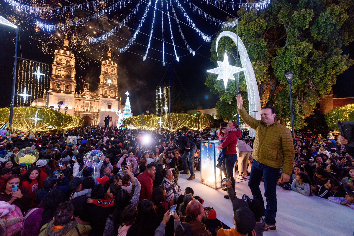 EVillegasV's tweet photo. ¡Listo nuestro Centro Histórico con el #AlumbradoNavideño! 

@Marisol_rosso 
@josejoseantonio https://t.co/ph2uHTEmOG