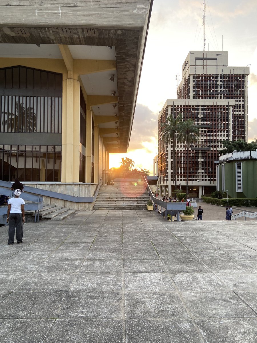 Here's a photo I took yesterday of the Unilag's Senate Building and Main Auditorium surrounding the sunset. Please engage make I see food chop today.🙏