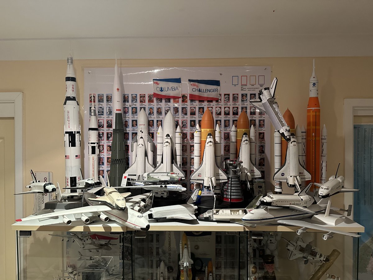 Another fantastic kit from Pre-cut Services. ebay.com/itm/1555960132… SLS Artemis-I. Note my previous purchase from them, the Soviet N1 rocket. Check them out on eBay. The Shuttle and Saturn-V are Revell kits. All 1:144 scale.