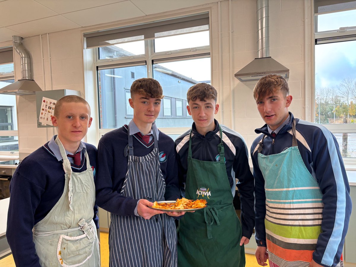 gaelcholaistec's tweet photo. 1/3 Bhรญ go leor cรณcaireachta & biongรณ ar siรบl I rith Sheachtain na dTeangacha! Students were busy cooking exotic dishes & with Spanish bingo during Languages Week! #ThinkLanguages #ThinkLanguagesWeek @CorkETB https://t.co/FY2YdL1DPw