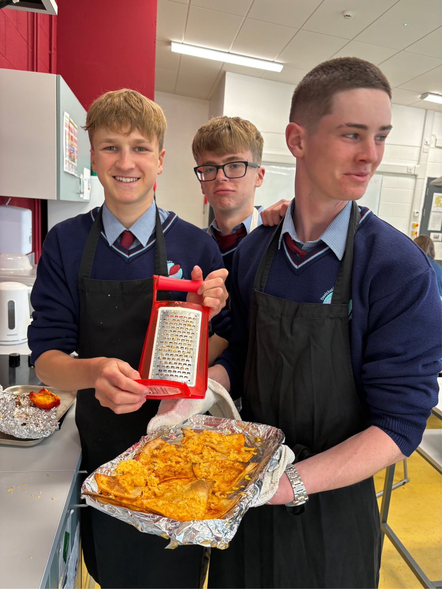 gaelcholaistec's tweet photo. 1/3 Bhรญ go leor cรณcaireachta & biongรณ ar siรบl I rith Sheachtain na dTeangacha! Students were busy cooking exotic dishes & with Spanish bingo during Languages Week! #ThinkLanguages #ThinkLanguagesWeek @CorkETB https://t.co/FY2YdL1DPw