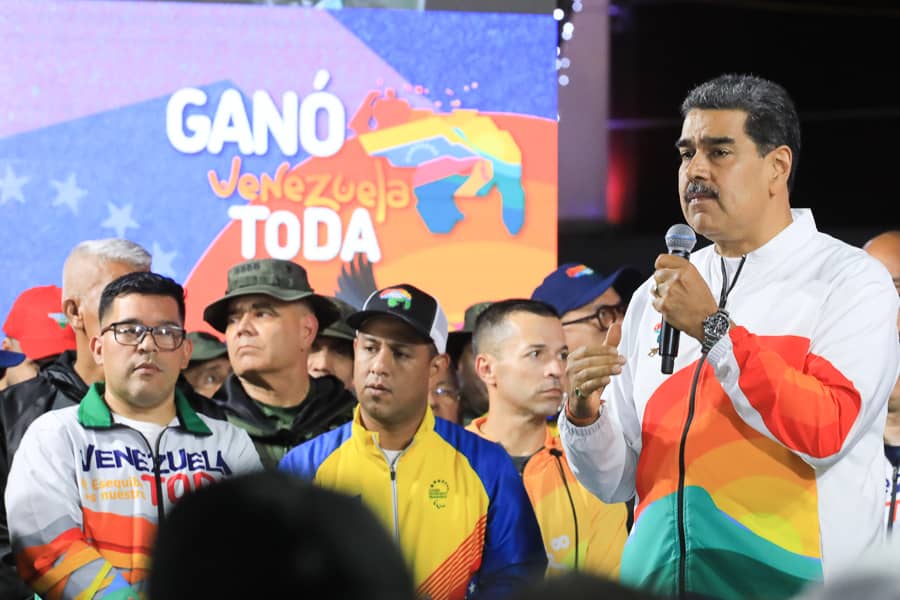 ¡Misión cumplida!

Una vez más el pueblo venezolano alzó su voz para así reafirmar el compromiso en defensa de nuestra <a href="/venezuelatoda_/">Venezuela Toda</a>. 
<a href="/NicolasMaduro/">Nicolás Maduro</a>
<a href="/HectoRodriguez/">Héctor Rodríguez C.</a>
<a href="/GRaulparedes/">Gral. Raúl Paredes</a>
<a href="/MirandaGob/">Gob Miranda</a>

#VenezuelaDiceSÍ
