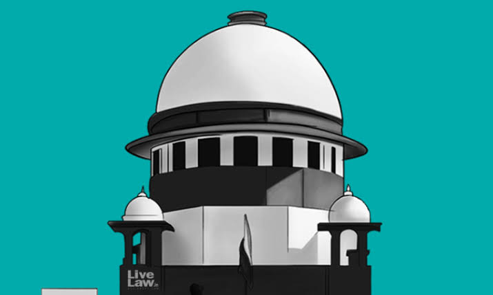 #SupremeCourt stays proceedings on FIRs lodged against Journalist Makepeace Sitlhou for tweets she made in relation with #Manipur. Senior Advocate Kapil Sibal: Full bright scholar, made some tweets. Now there are FIRs...what is this? #SupremeCourt #SupremeCourtOfIndia