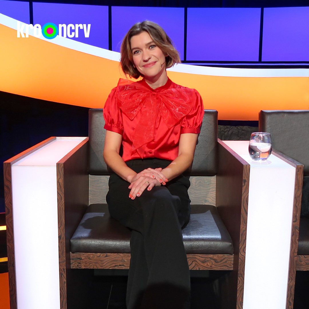 Ik ben te zien in het komende seizoen van <a href="/DeslimstemensNL/">DeslimstemensNL</a> ❗️😱🧠 Het nieuwe seizoen is te zien vanaf maandag 18 December om 20.25 bij <a href="/KroNcrv/">KRO-NCRV</a> op NPO 1. Mij zie je op tweede kerstdag plaatsnemen in de stoel! 💗