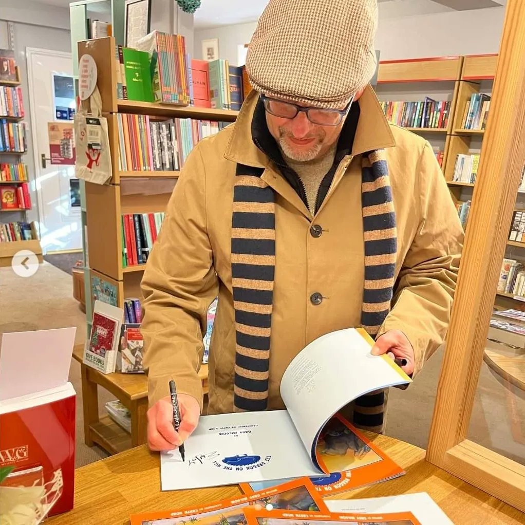 Back signing books and seeing lots of happy smiling faces at Halesworth Bookshop 📚🎅
#childrensauthor