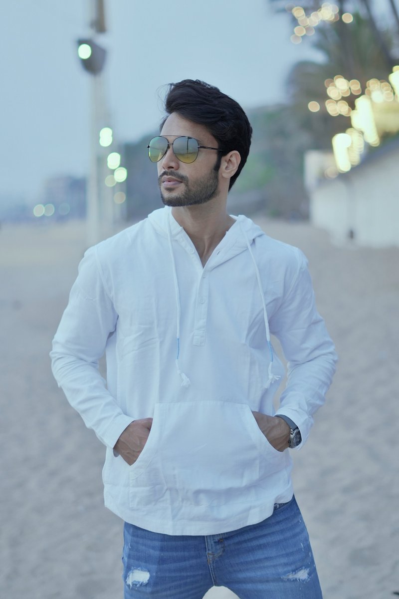 kingdomofwhite's tweet photo. Spotted the stunning #AbhinavChoudhary in our cozy hoodie.

Shop his look, here: https://t.co/DbrkOgEcyL 

#Hoodie #White #WhiteHoodie #KingdomofWhite https://t.co/B4WcFKB3ma