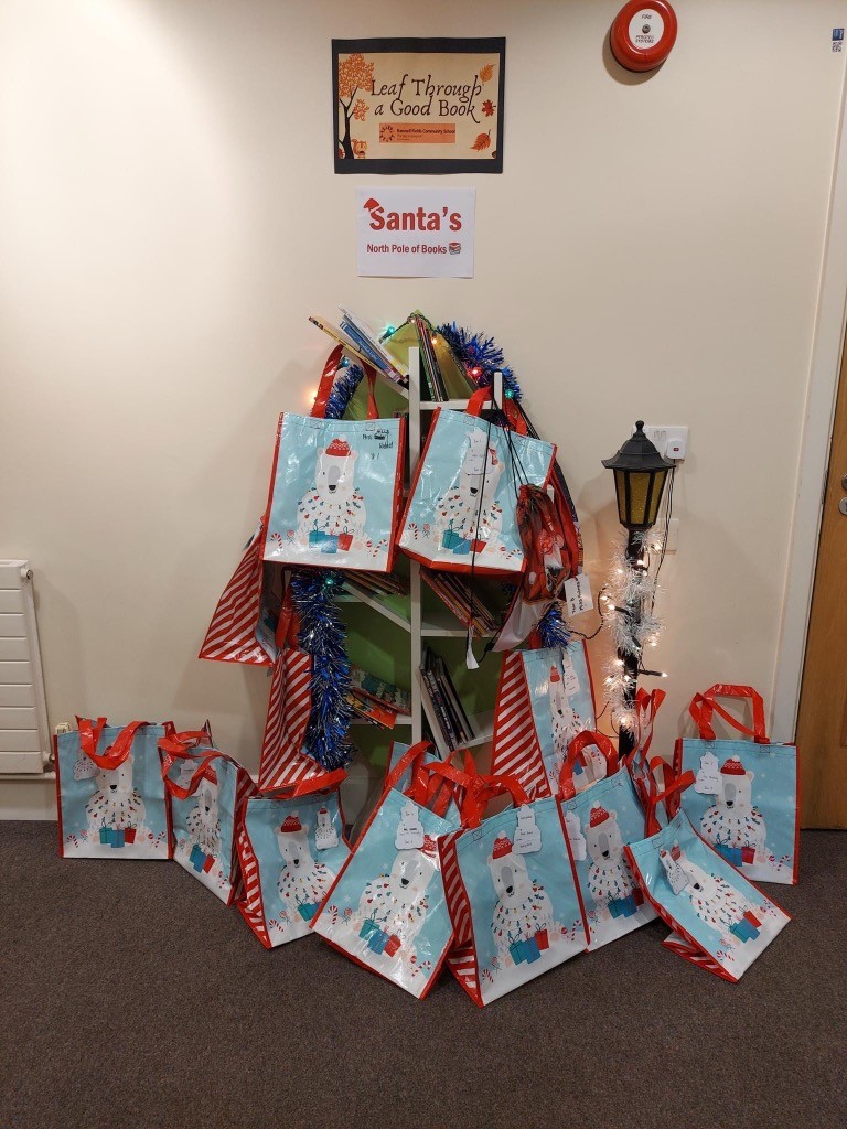 CaterpillarsHan's tweet photo. The 1st December, always means one thing at Hanwell Fields - the return of the Book North Pole!!
Each day a new book is placed in their class bag, that can be read within the school day! The children absolutely love hearing the stories and visiting the North Pole🎄
#EYFS #Banbury https://t.co/Vt6SVuWdHQ