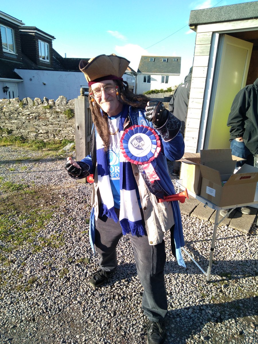 As I mentioned on TalkTV last night, all visitors to Brixham AFC in the Isuzu FA Vase on Saturday were warmly greeted at the main entrance by a man in full pirate costume! @marksaggers @TalkTV @BrixhamAFC @TSWesternLeague @swsportsnews @IanNockolds @Isuzuuk @IsuzuUKPR @devon_fa