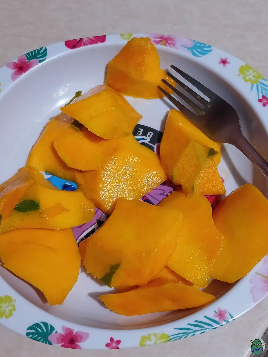 💚 Mama ketika kupas mangga : "Ni kalau bukan mama yang kupas, gabakal ada yang kupas ni mangga" 
Mama kalian gitu ga sih 🤣